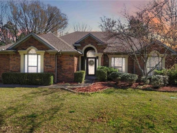 2876 S Club Oak Drive , Fayetteville, AR 72701