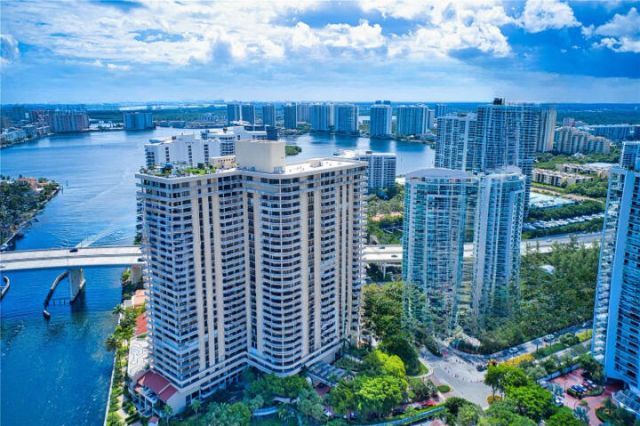 19355 Turnberry Way, Miami, FL 33180 Photo