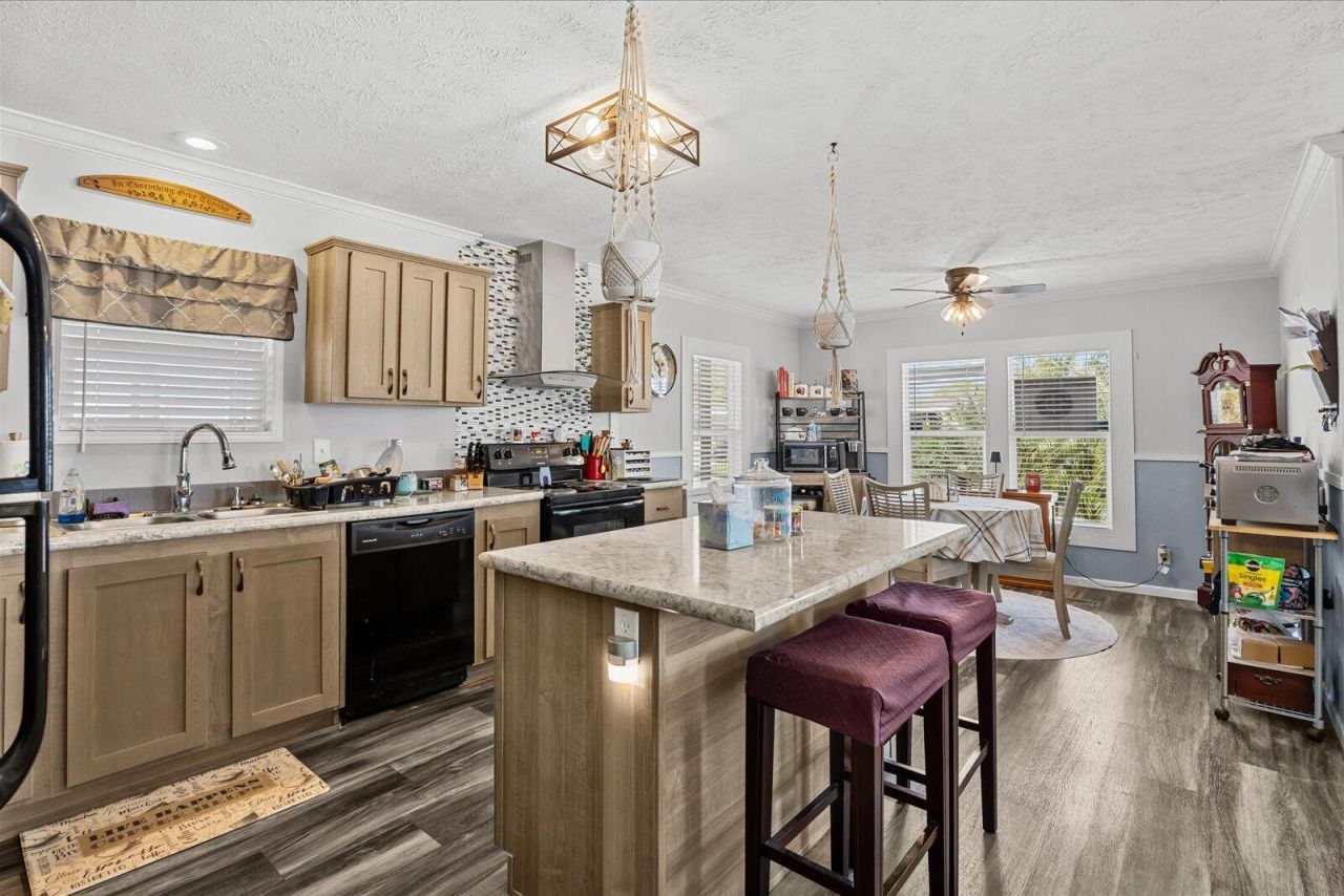 82 Sandhill Boulevard, Fort Pierce, FL 34982 Photo