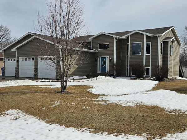 217 Hickory St, Brookings, SD 57006