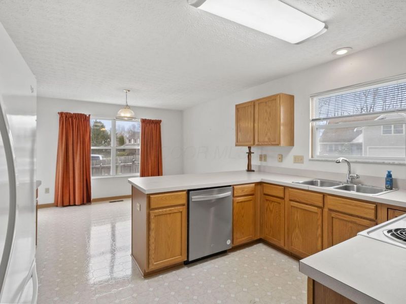 100 Indian Creek Court, Pataskala, OH 43062 Photo 6