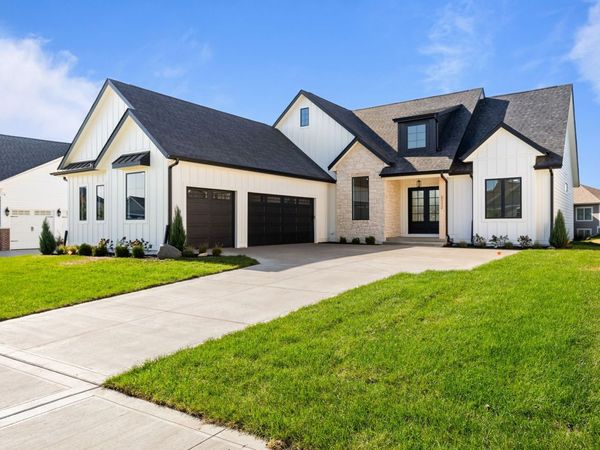 2112 SW Cascade Falls Drive, Ankeny, IA 50023