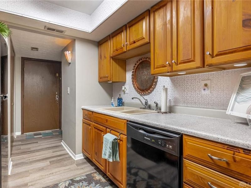 1330 Black Forest Drive, Unit B, West Carrollton, OH 45449 Photo 11