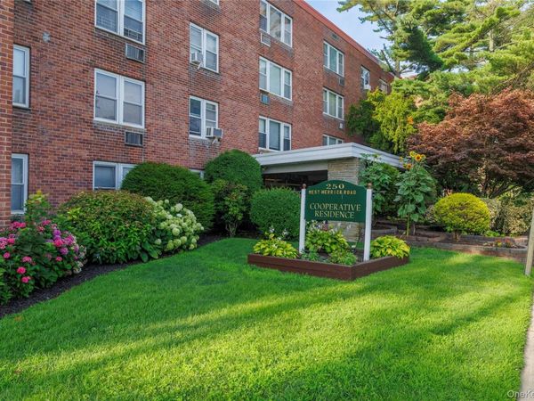 250 W Merrick Road , Unit 1E, Freeport, NY 11520