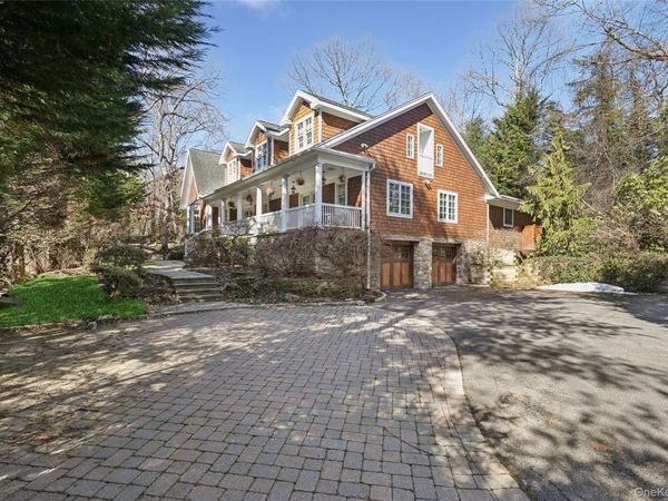 39 Cherry Lane, Syosset, NY 11791