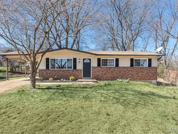 27 Lennox Terrace, Maryland Heights, MO 63043