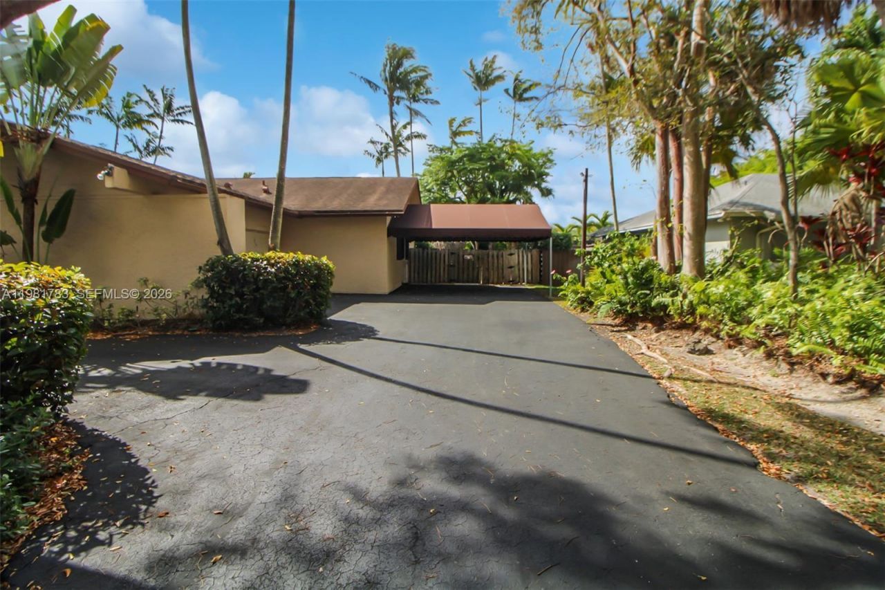 10260 SW 128th St , Miami, FL 33176 Photo