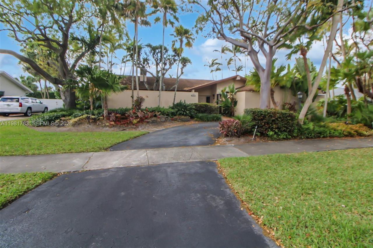 10260 SW 128th St , Miami, FL 33176 Photo