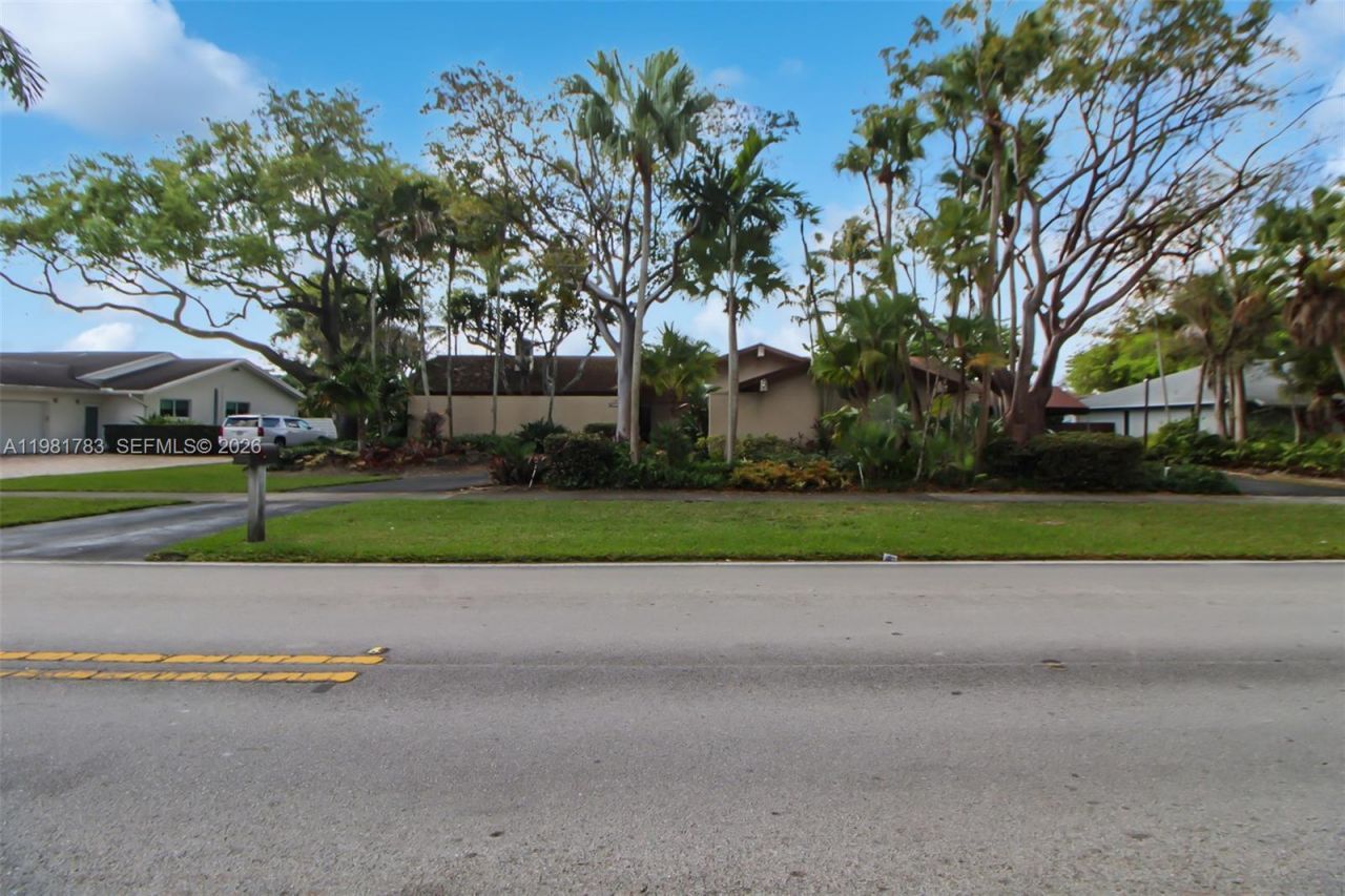 10260 SW 128th St , Miami, FL 33176 Photo
