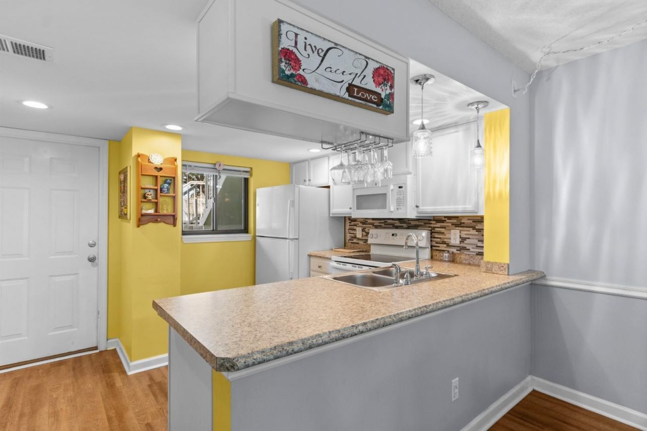 1301 Pridgen Rd. Photo 5