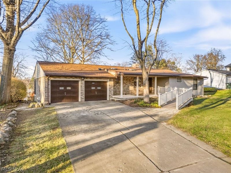 3595 Rolling Ridge Road NE, Canton, OH 44721 Photo 2