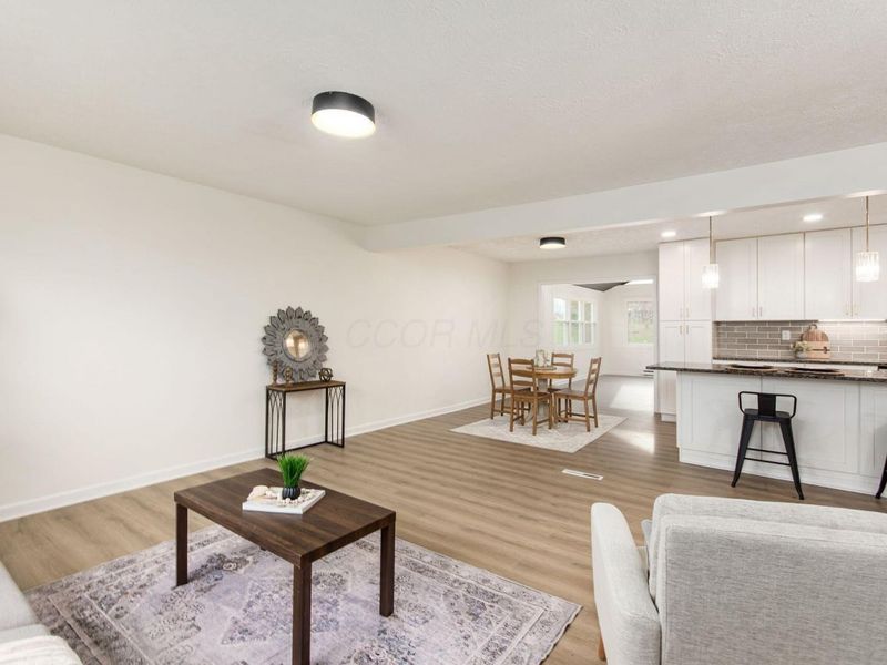 1885 E Choctaw Drive , London, OH 43140 Photo 11