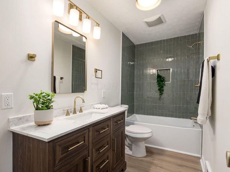 1885 E Choctaw Drive , London, OH 43140 Photo 13