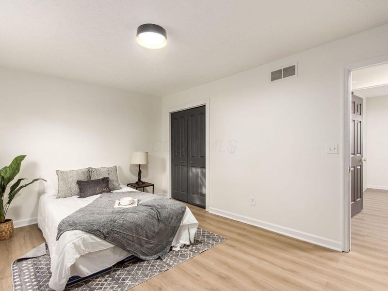 1885 E Choctaw Drive , London, OH 43140 Photo 16