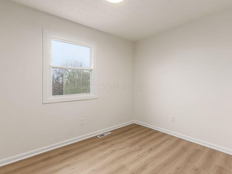 1885 E Choctaw Drive , London, OH 43140 Photo 18