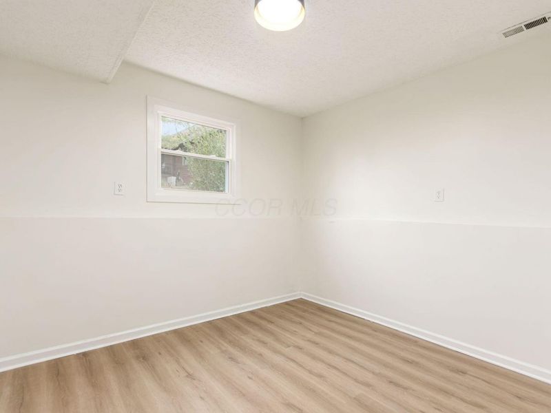 1885 E Choctaw Drive , London, OH 43140 Photo 26