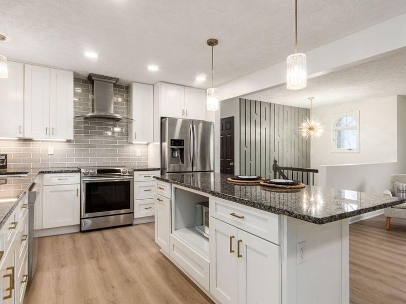 1885 E Choctaw Drive , London, OH 43140 Photo 4