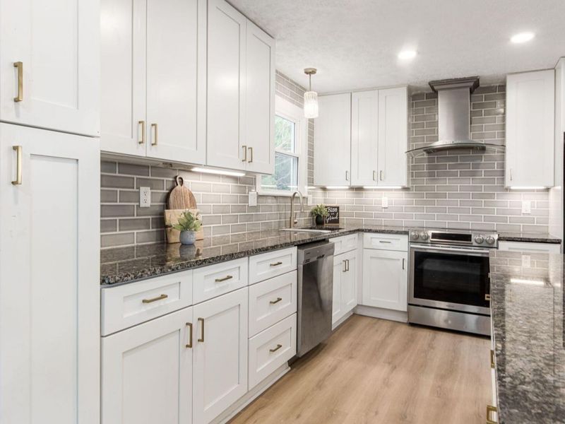 1885 E Choctaw Drive , London, OH 43140 Photo 5