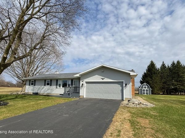 1743 Brookfield Road, Charlotte, MI 48813