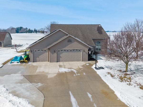 N3162 School St, Lima, WI 53085