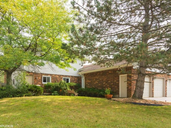 579 Morningside Drive, Unit 7, Roselle, IL 60172