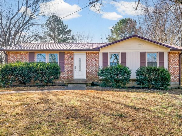 512 Yvonne Dr , Clarksville, TN 37042