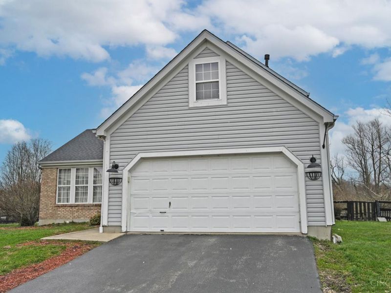 7545 Hyatts Lane, Hamilton Twp, OH 45039 Photo 2