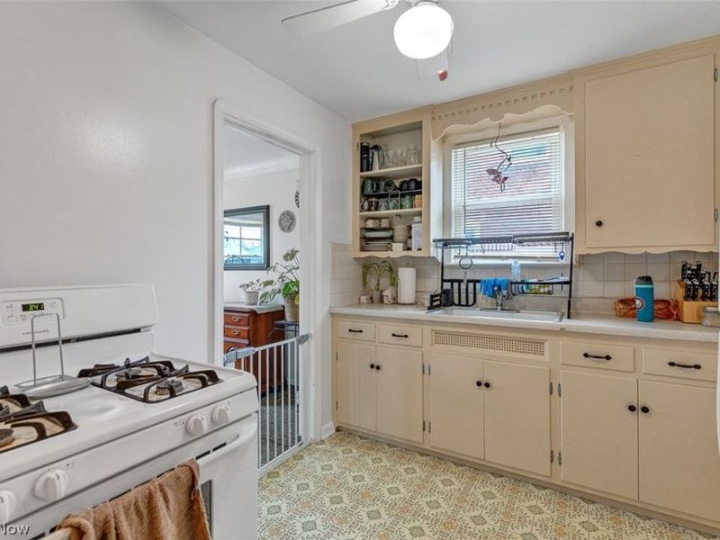 4221 Oak Park , Cleveland, OH 44109 Photo 3