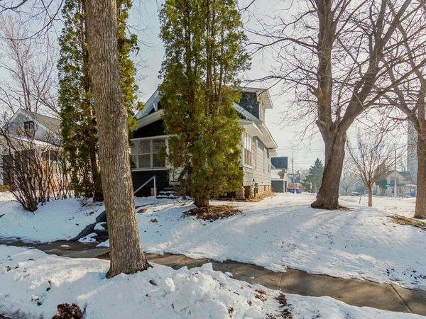 1002 Avon Street N, Saint Paul, MN 55103