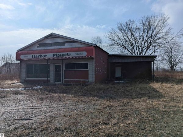 2416 Huron Road E, Au Gres, MI 48703