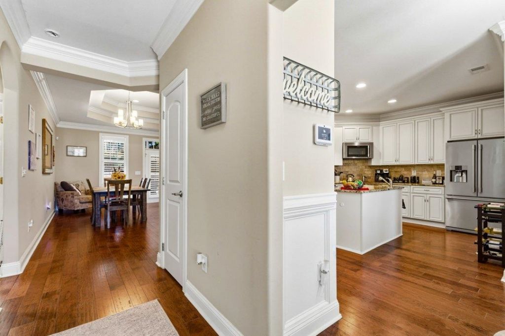 9182 Abingdon Dr. Photo 5