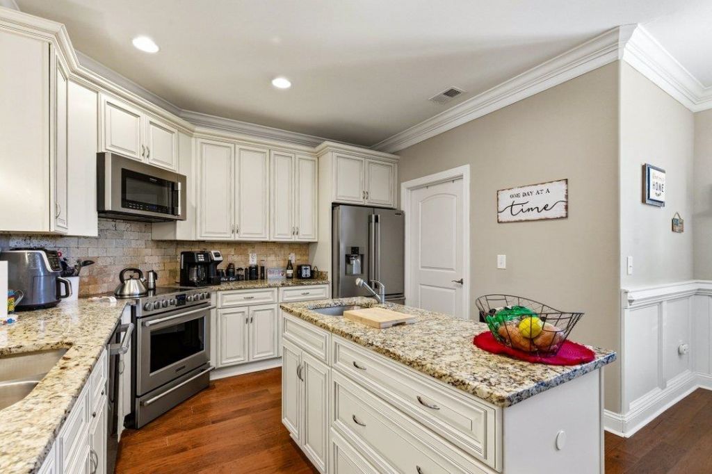 9182 Abingdon Dr. Photo 9