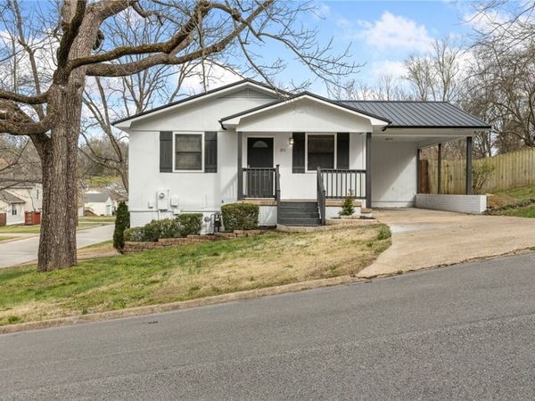 211 N Highland Street, Harrison, AR 72601