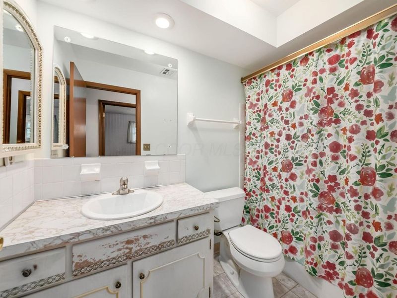 1242 Bradshire Drive , Columbus, OH 43220 Photo 20