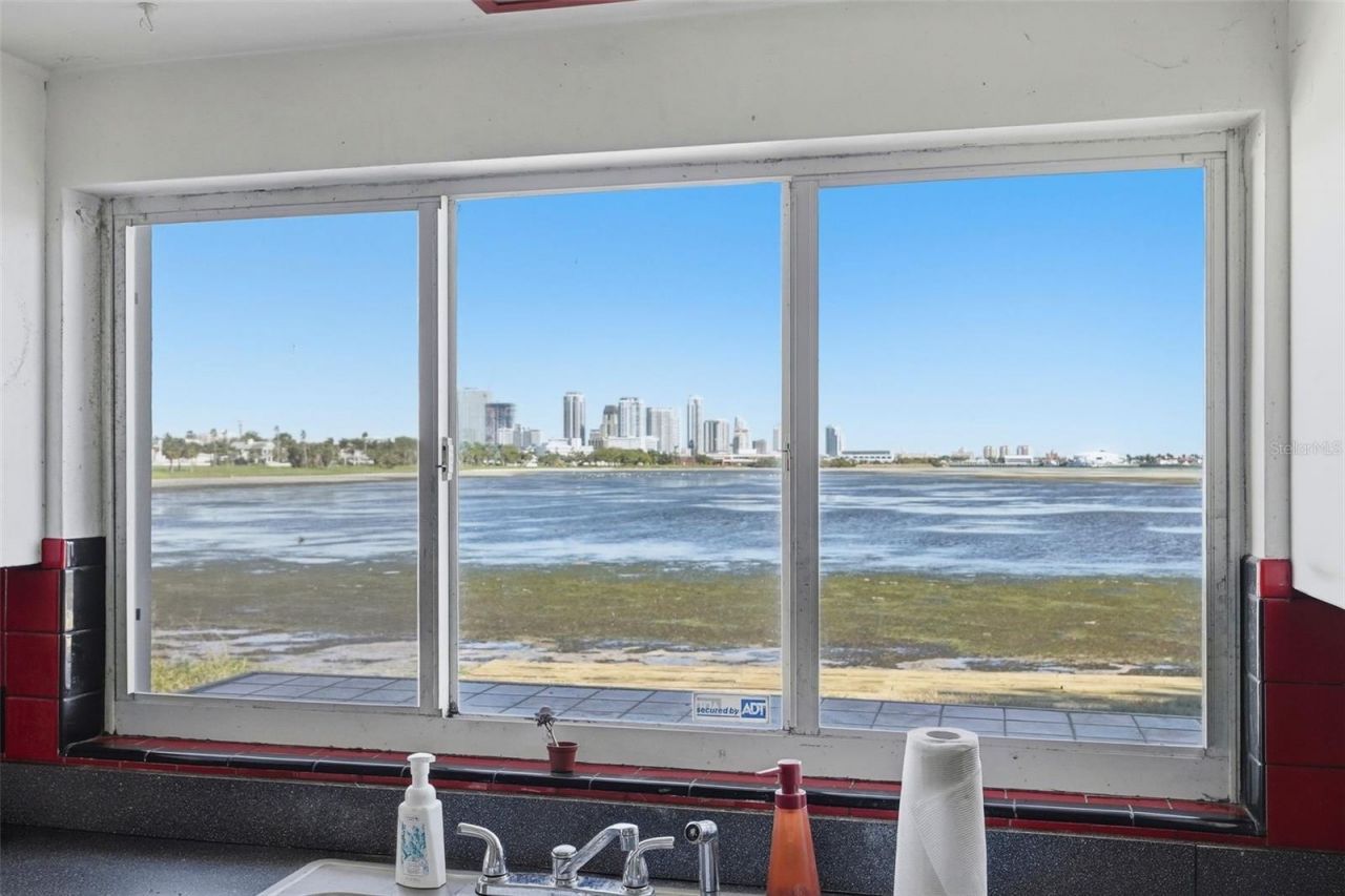 369 22nd Avenue Se, Saint Petersburg, FL 33705 Photo