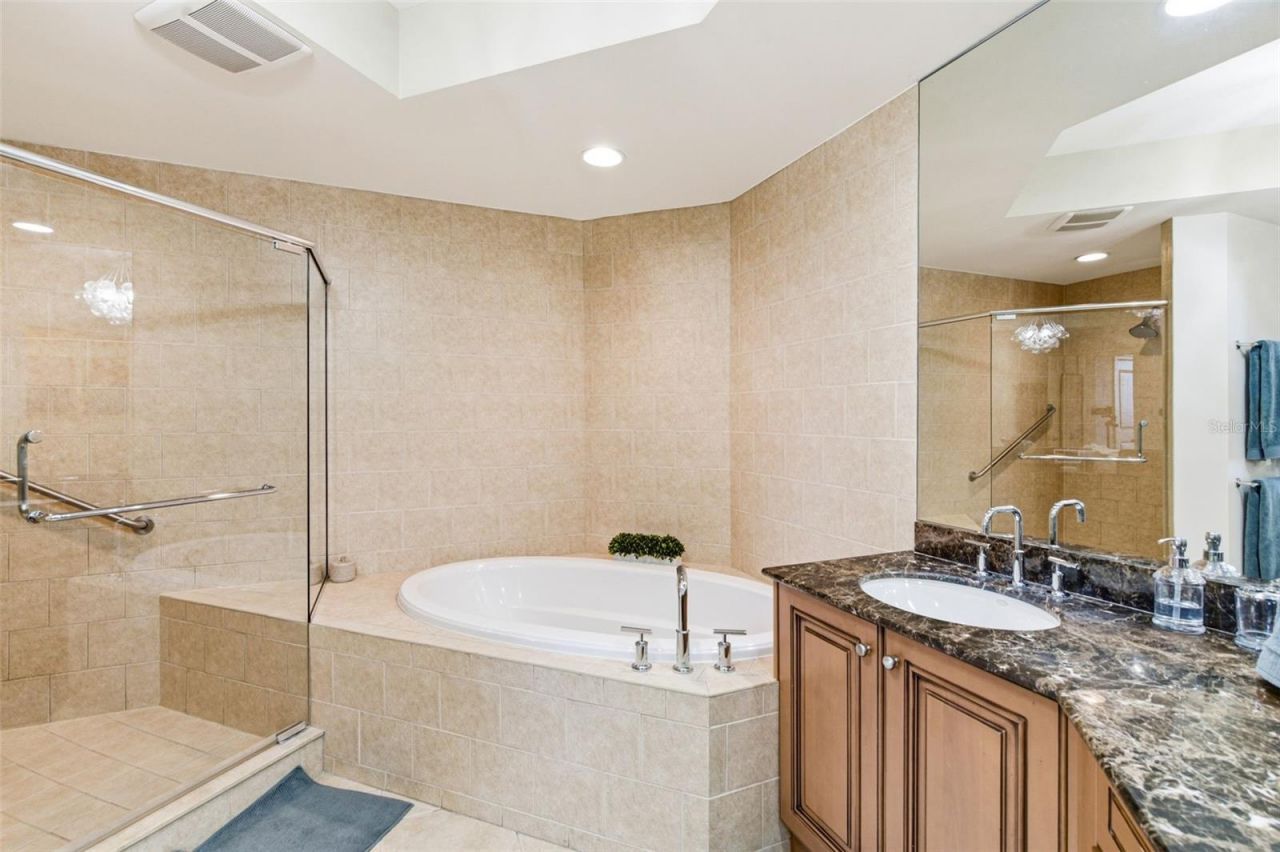 5823 Bowen Daniel Drive, Unit 702, Tampa, FL 33616 Photo