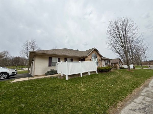 427 Jennie Ln, New Castle, PA 16101