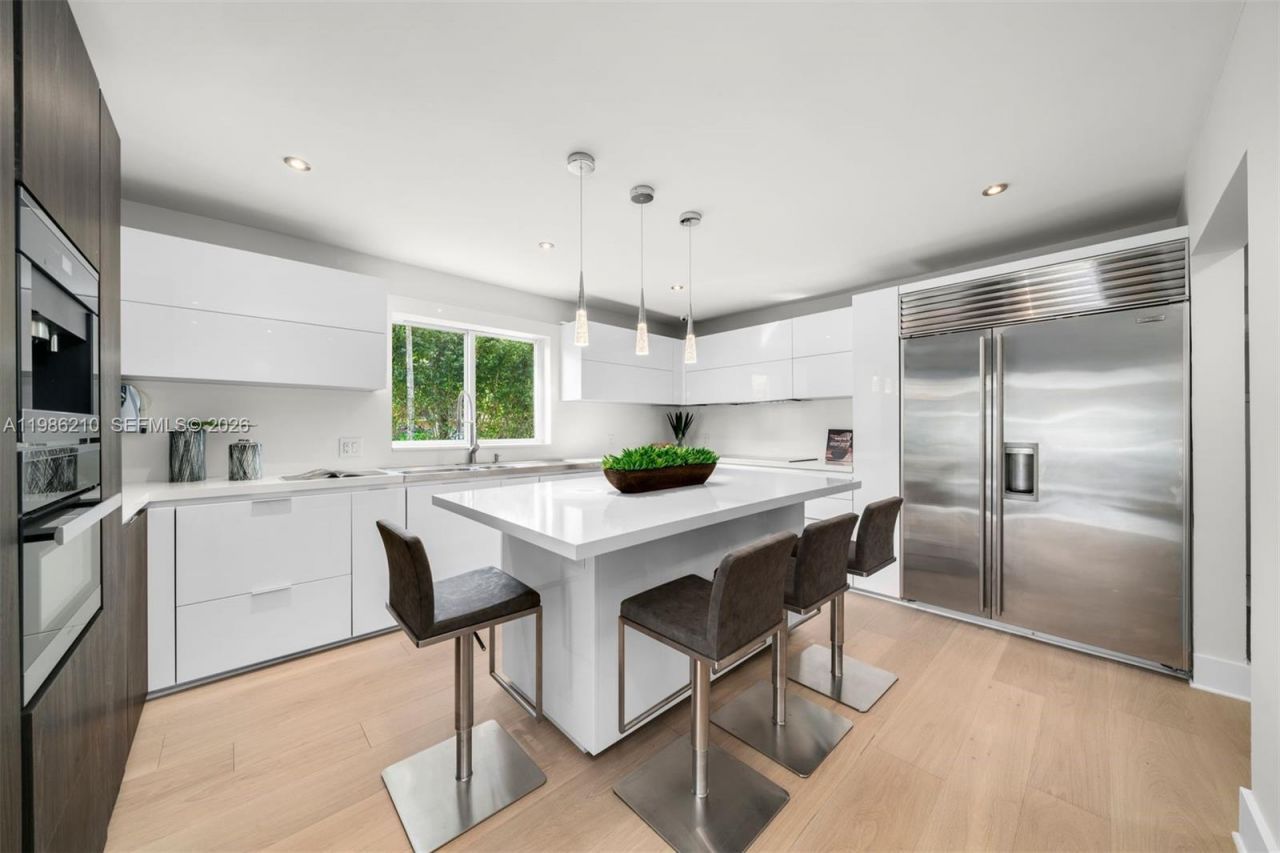 7155 Los Pinos Blvd , Coral Gables, FL 33143 Photo