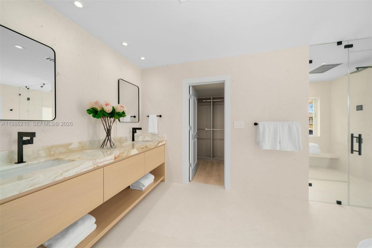 7155 Los Pinos Blvd , Coral Gables, FL 33143 Photo