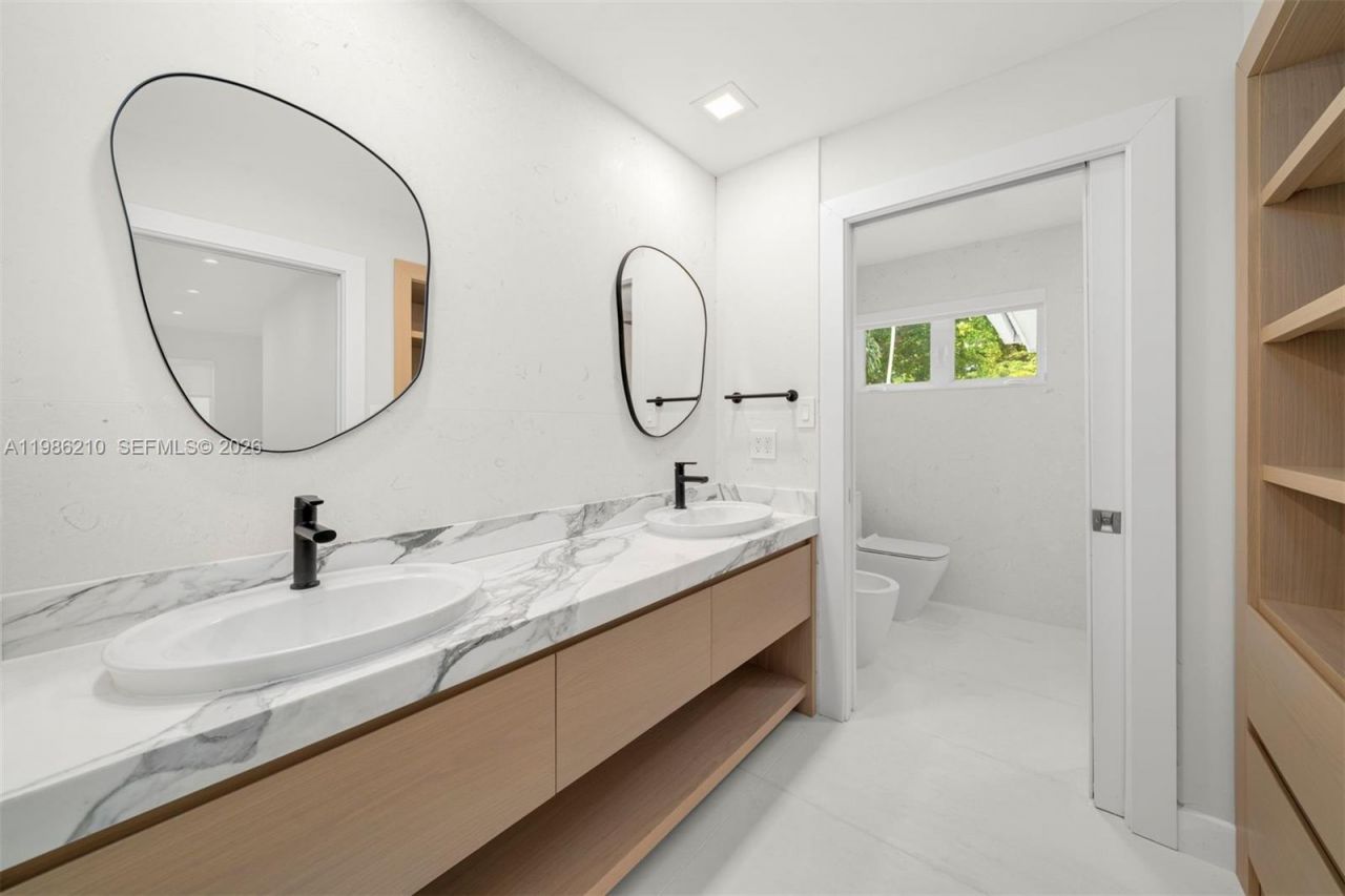 7155 Los Pinos Blvd , Coral Gables, FL 33143 Photo