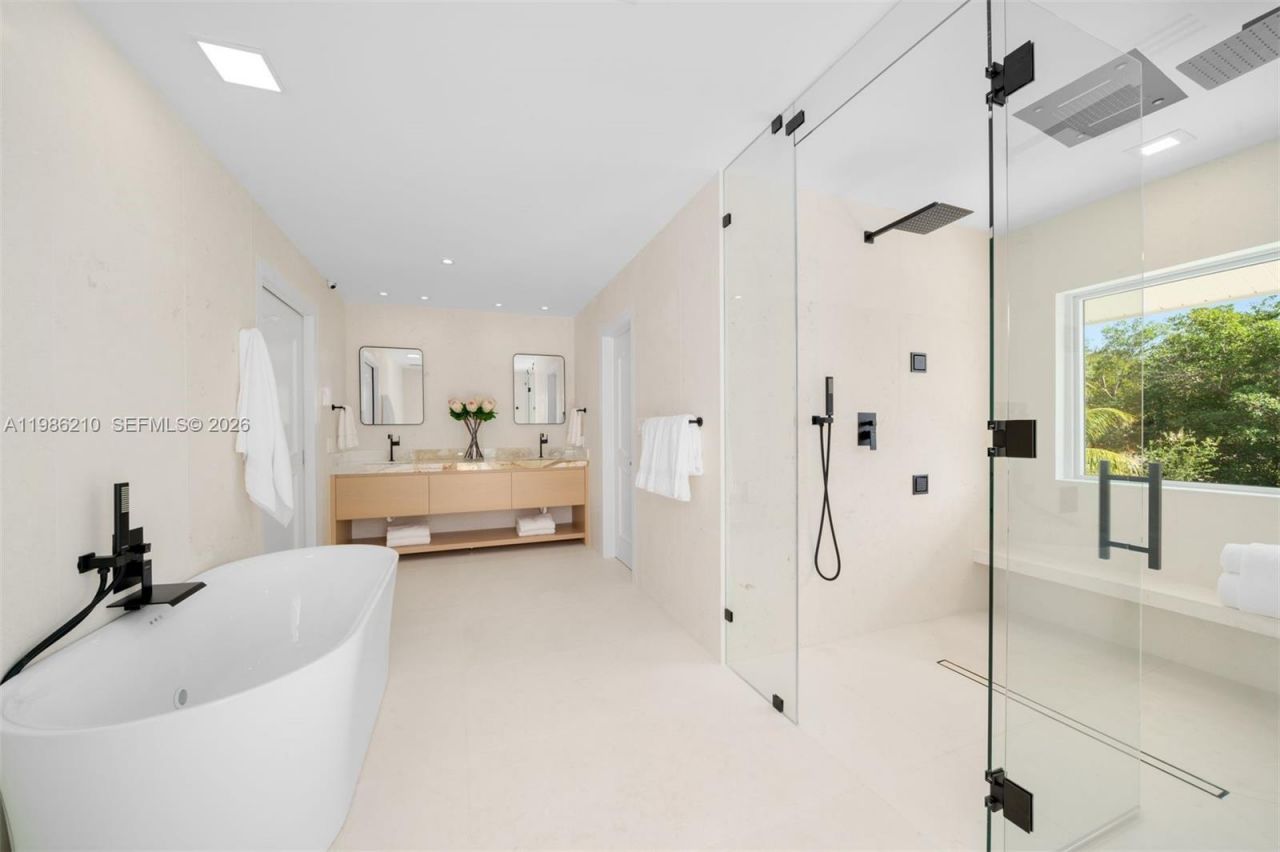 7155 Los Pinos Blvd , Coral Gables, FL 33143 Photo