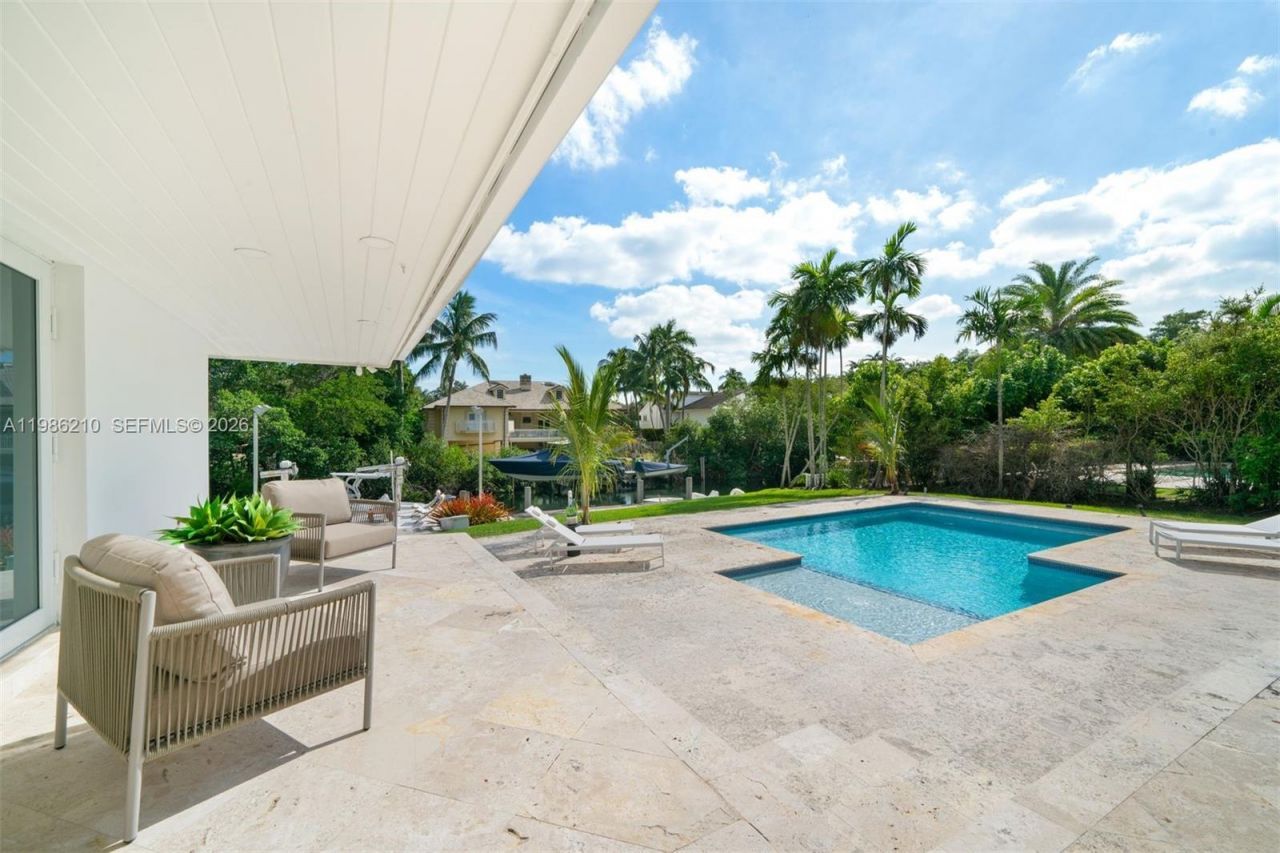 7155 Los Pinos Blvd , Coral Gables, FL 33143 Photo