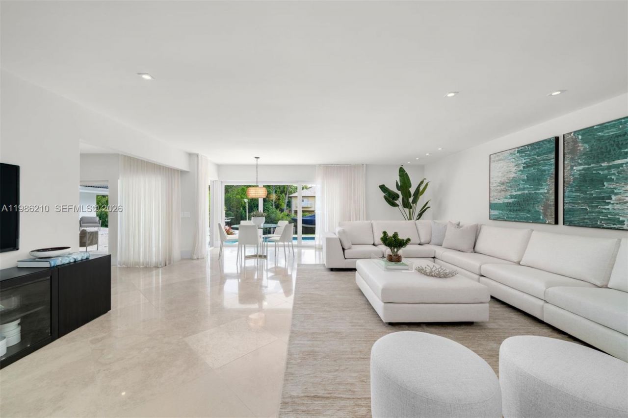 7155 Los Pinos Blvd , Coral Gables, FL 33143 Photo