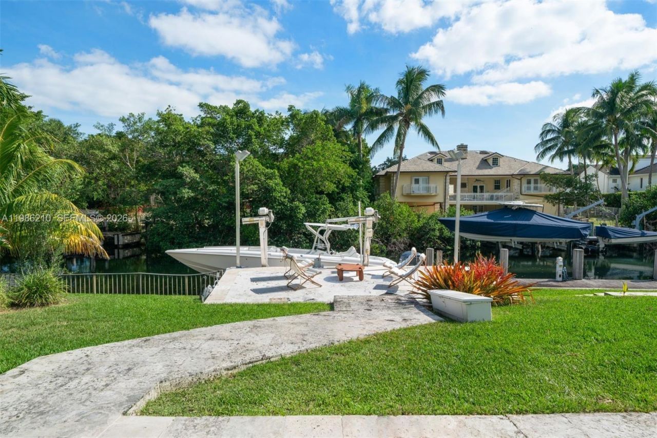 7155 Los Pinos Blvd , Coral Gables, FL 33143 Photo