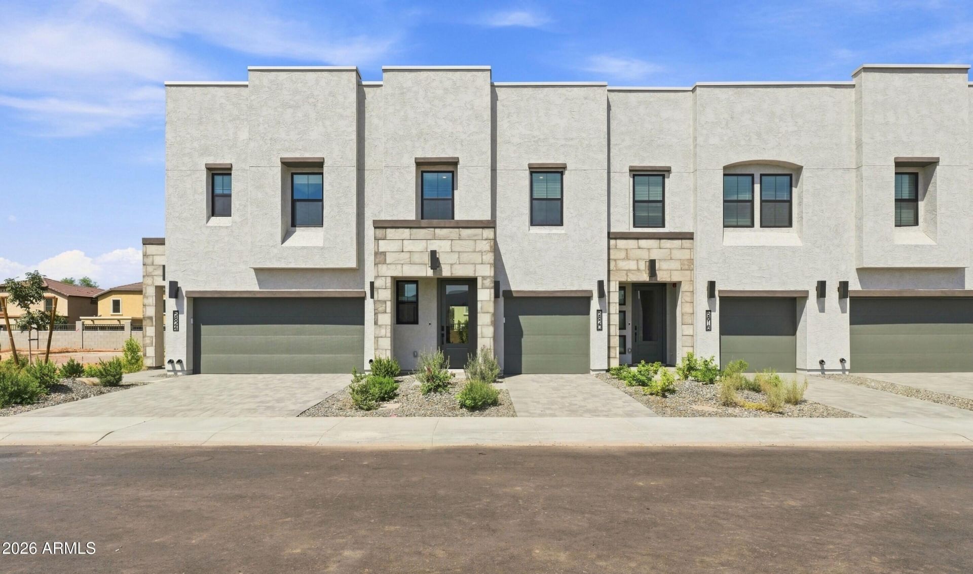 5820 S 35th Way, Phoenix, AZ 85040 Main Photo