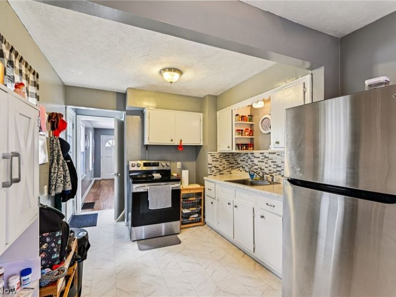 870 E Archwood Avenue , Akron, OH 44306 Photo 10