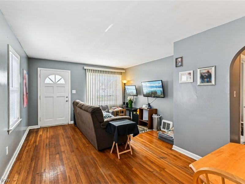 870 E Archwood Avenue , Akron, OH 44306 Photo 5