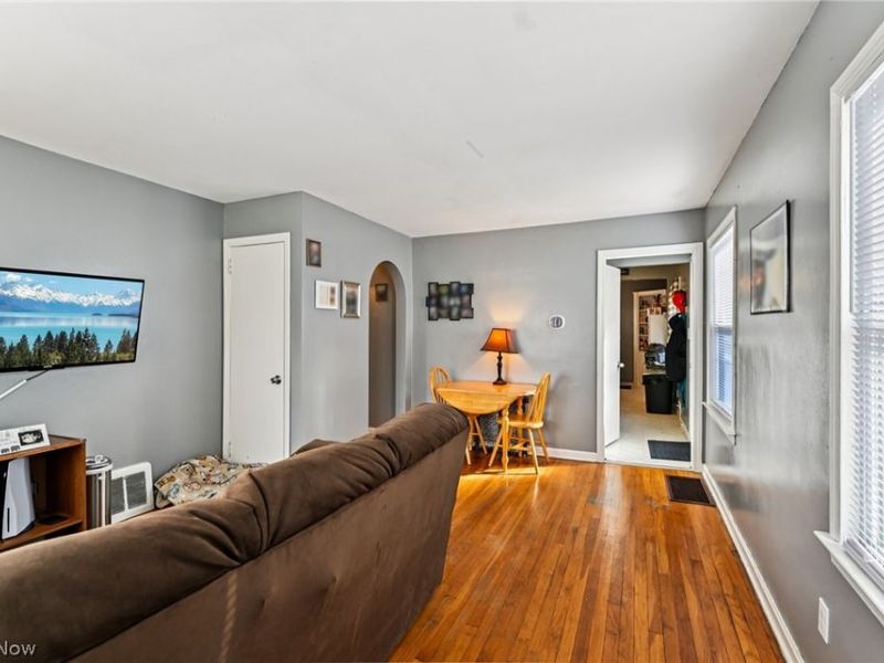 870 E Archwood Avenue , Akron, OH 44306 Photo 6