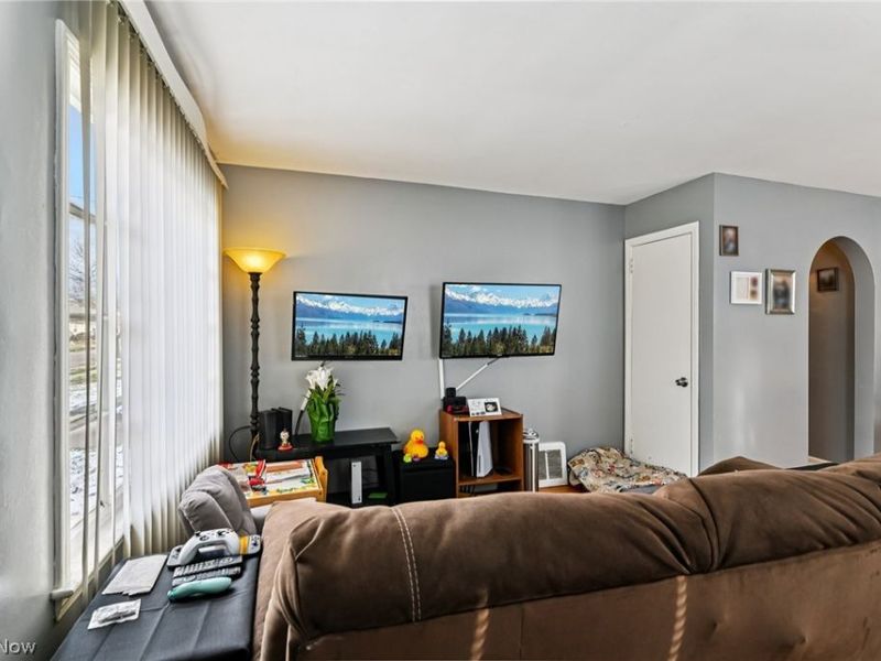 870 E Archwood Avenue , Akron, OH 44306 Photo 7