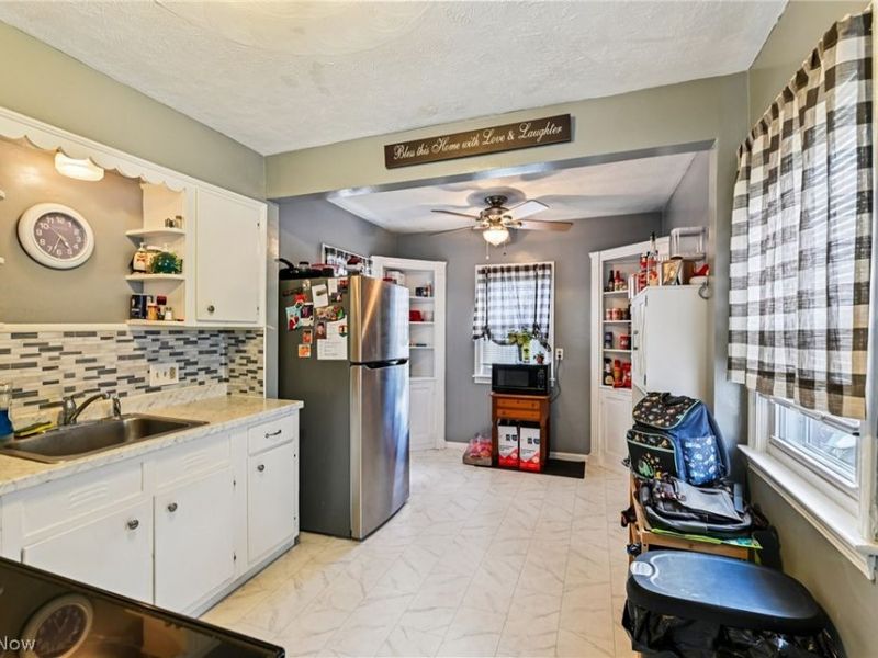 870 E Archwood Avenue , Akron, OH 44306 Photo 9